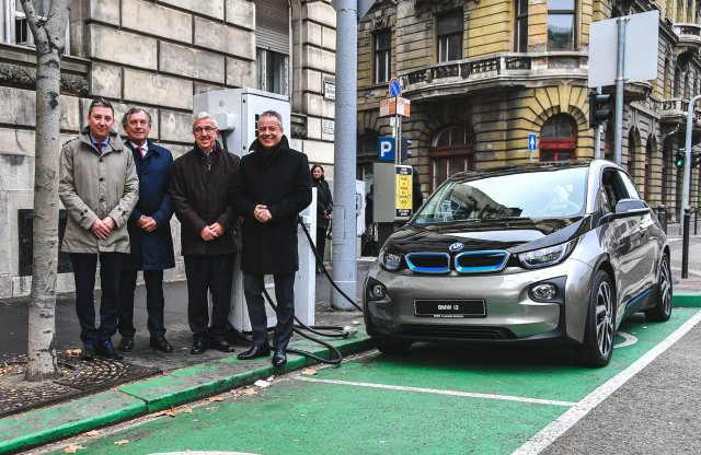 BMW állami támogatással karácsonyra - nem viccelünk