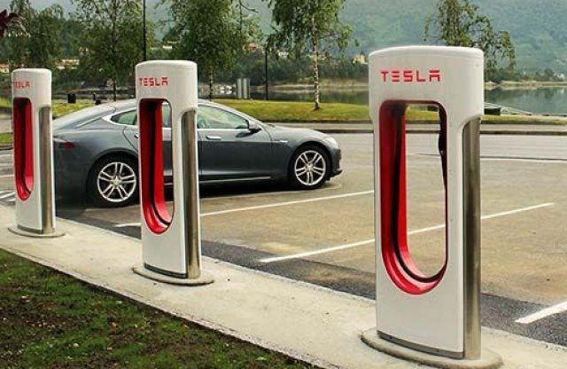 KRESZ-biztos Teslák, 350 kW-os töltők