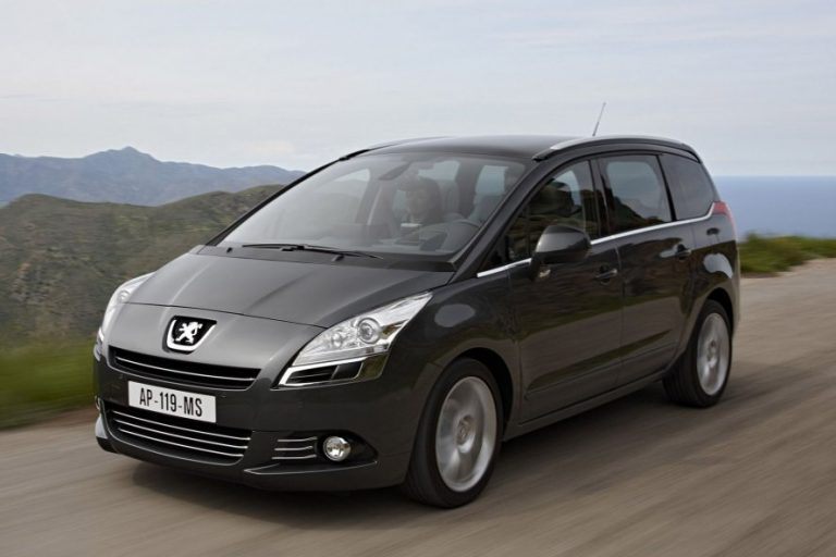 PEUGEOT 5008