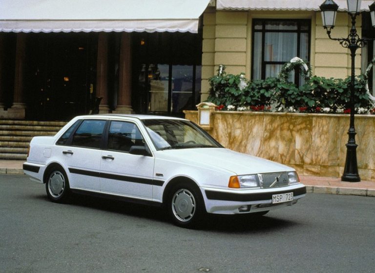 VOLVO 460