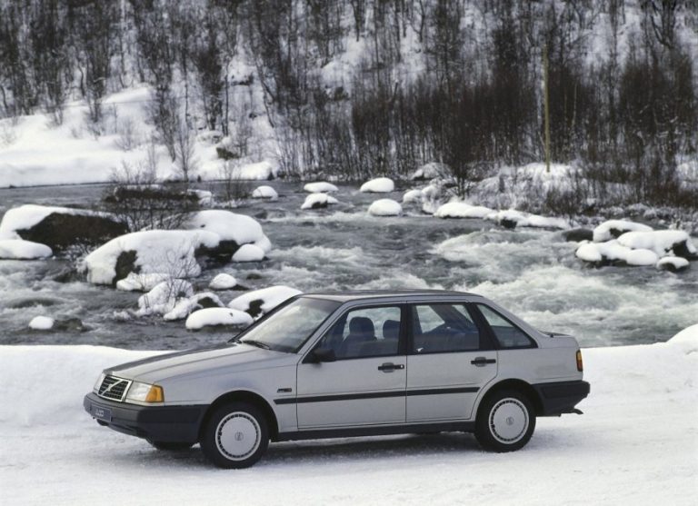 VOLVO 440