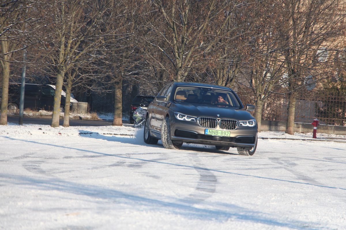 BMW 7-ES SOROZAT