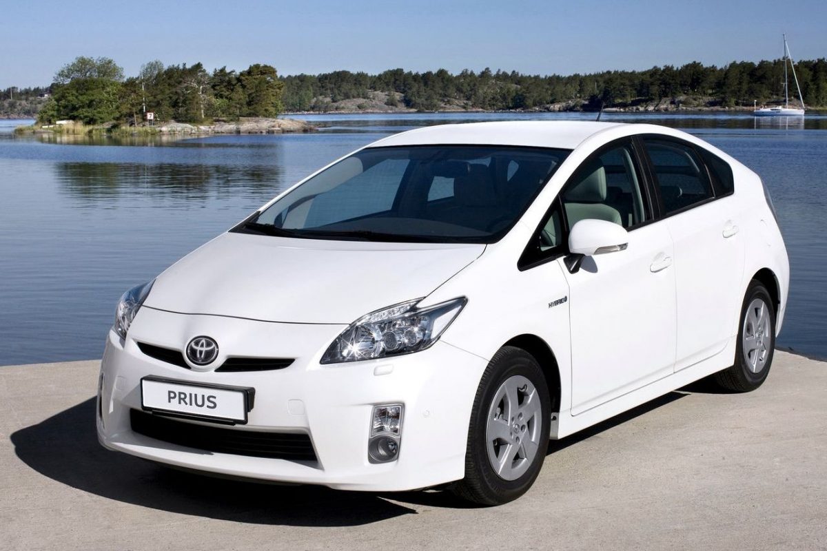 TOYOTA PRIUS