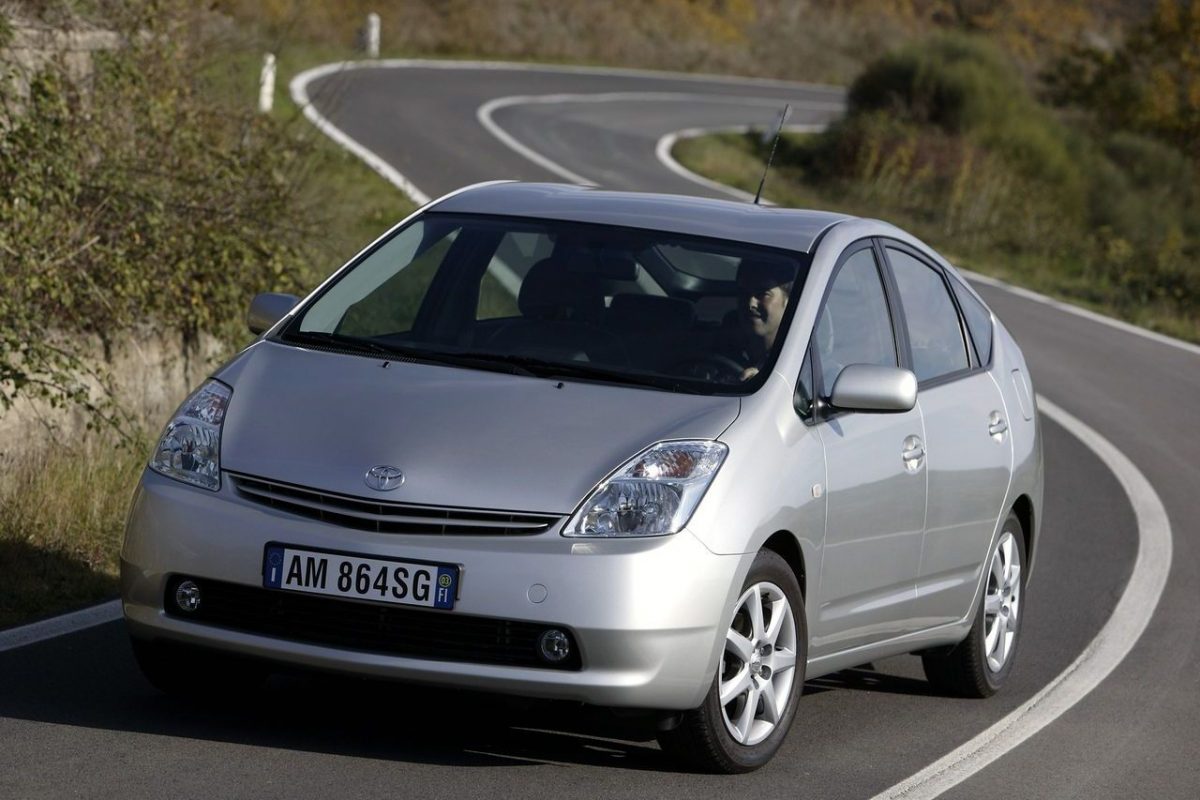 TOYOTA PRIUS
