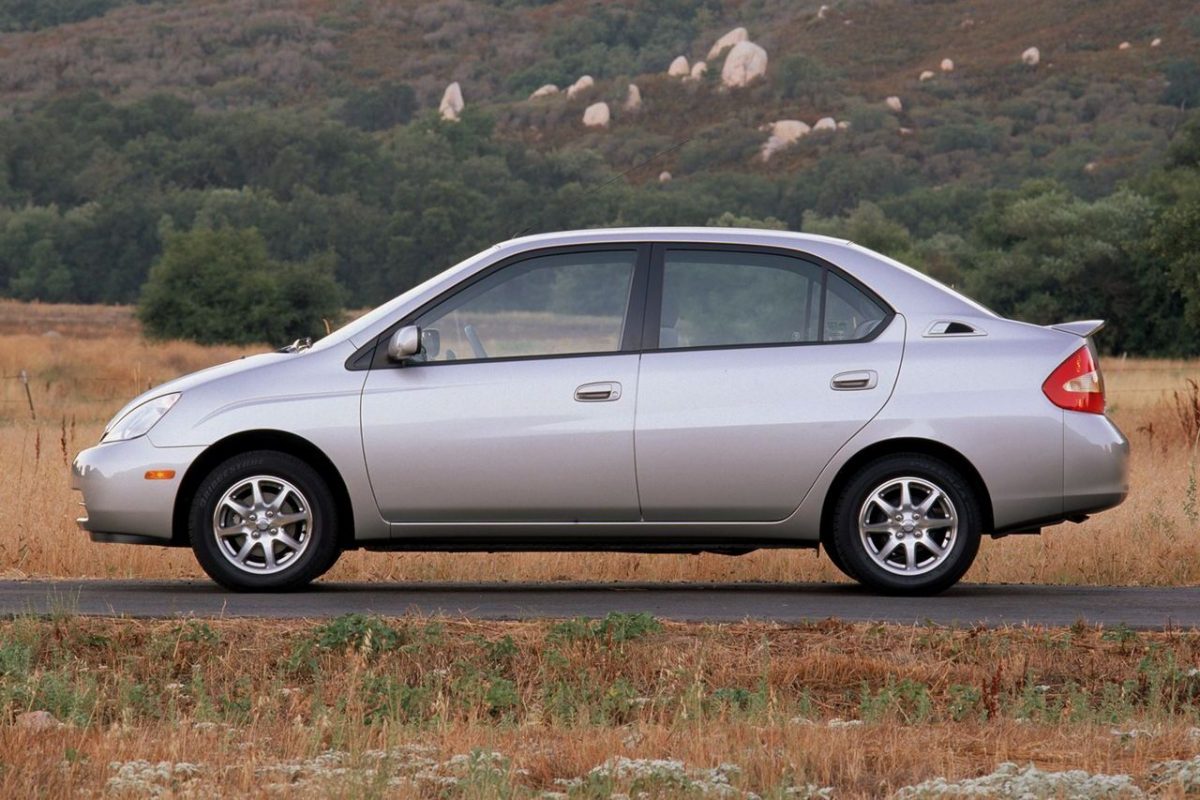 TOYOTA PRIUS