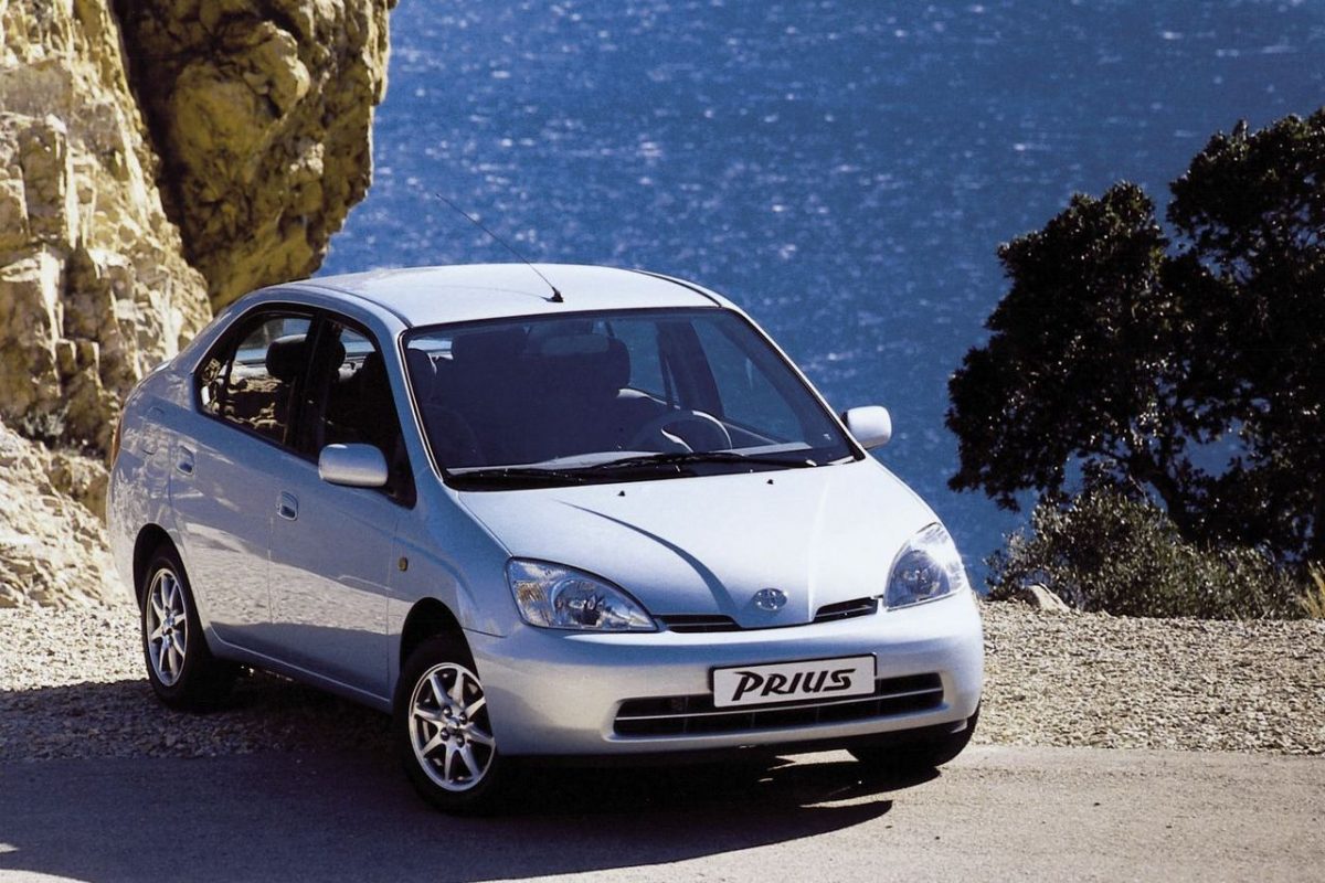 TOYOTA PRIUS