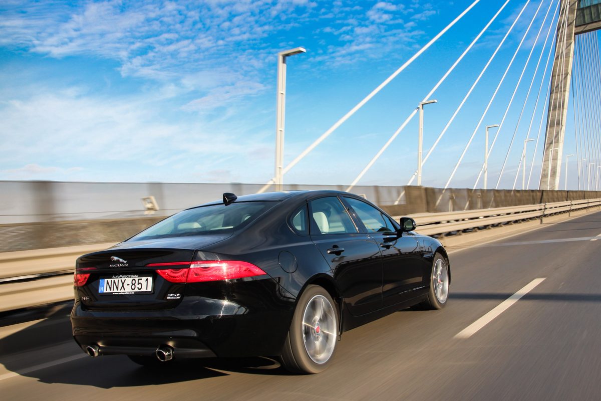 JAGUAR XF