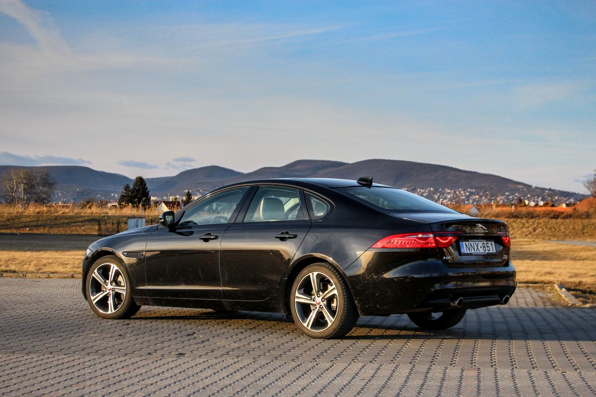 JAGUAR XF