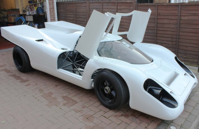 Legendás Porsche versenyautó utcára