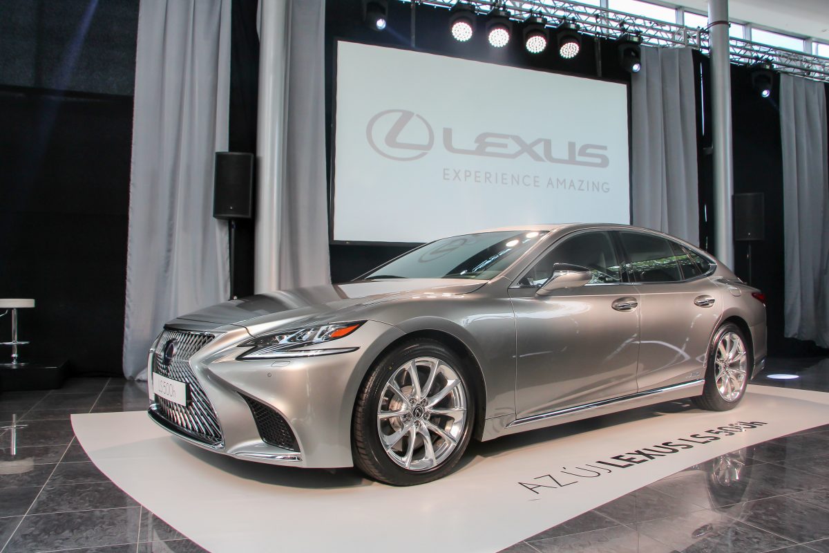 LEXUS LS