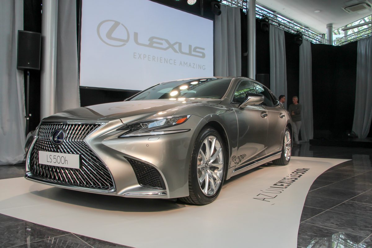 LEXUS LS