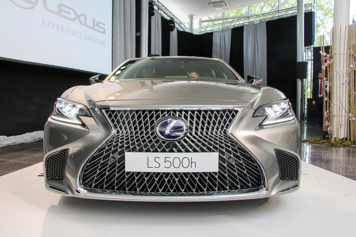LEXUS LS