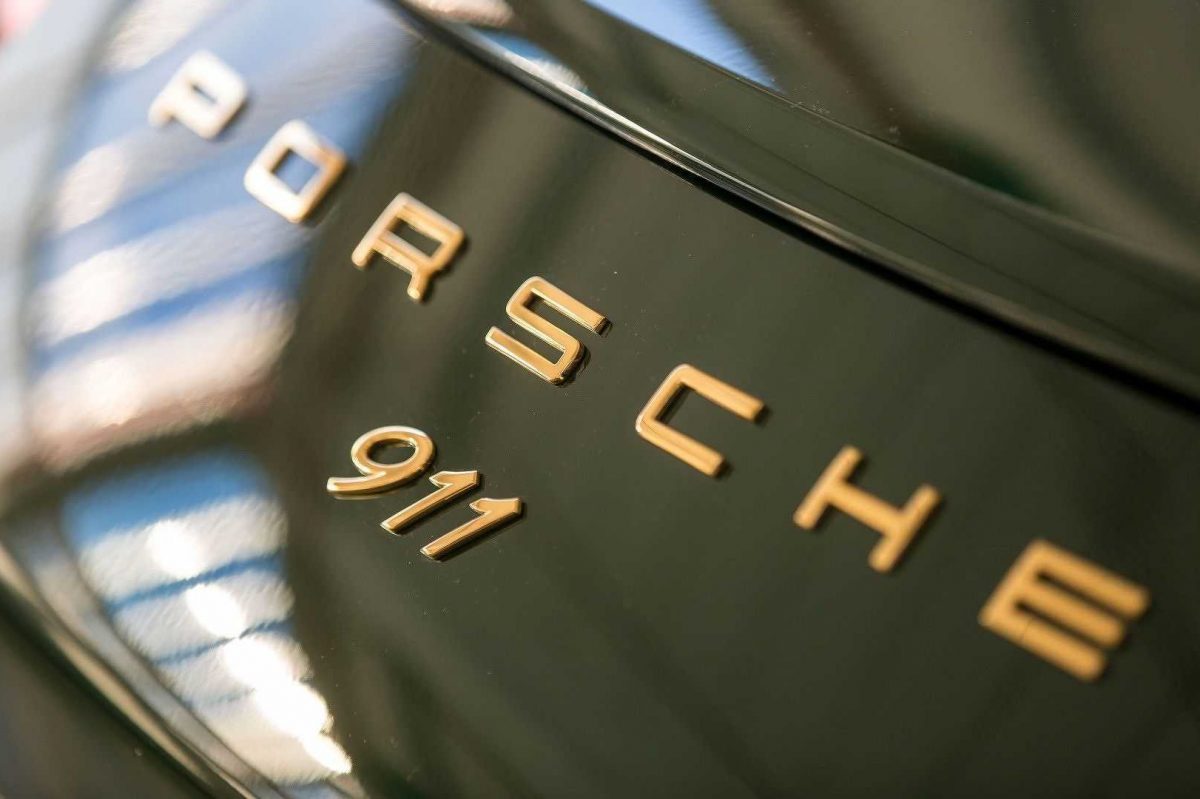 PORSCHE 911