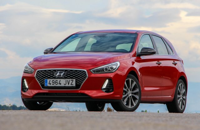 Alapáron a legtöbb biztonsági extrát adó kompakt a Hyundai i30