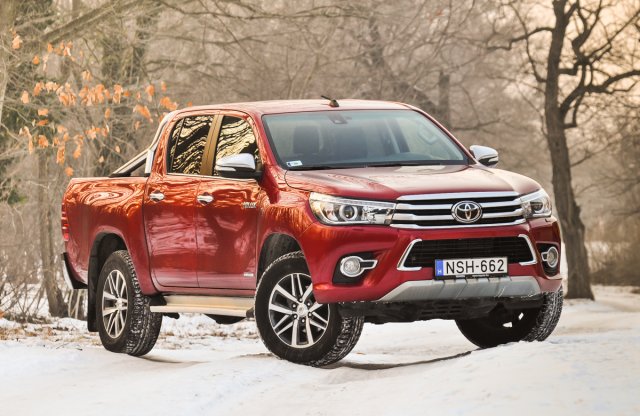 Haladj tovább egyenesen, de ne a kijelölt úton!