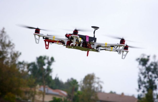 Drón csapódott egy autóba Budapesten