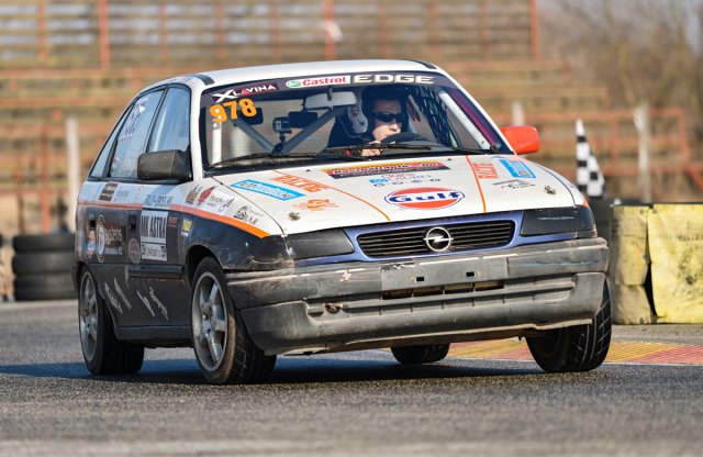 A versenyzés élménye egy teletank áráért