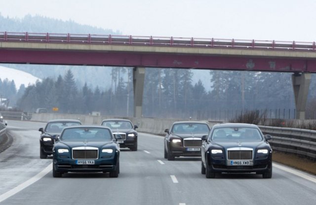 Politikailag kevéssé korrekt, de azért jó – a Rolls-Royce hóban