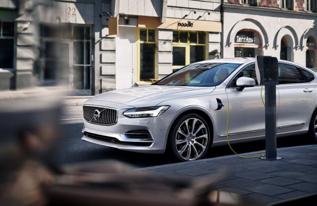 100 kWh-ás akkupakkal érkezhet az első villany Volvo