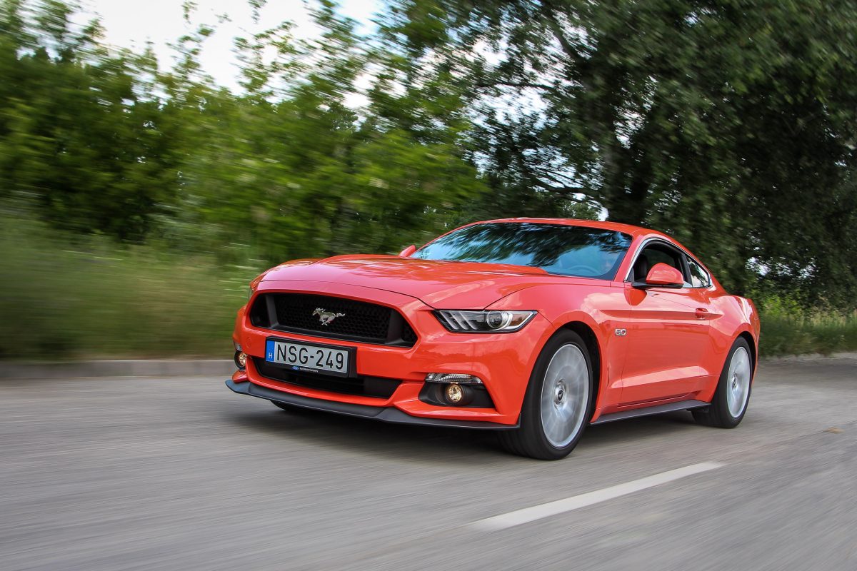 FORD MUSTANG