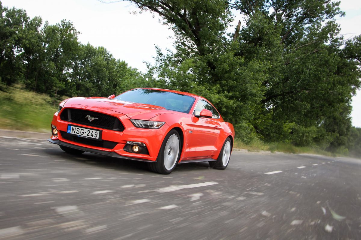 FORD MUSTANG