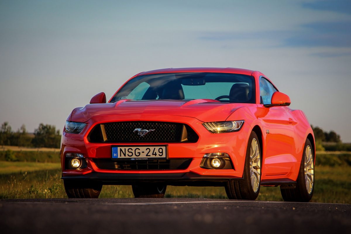 FORD MUSTANG