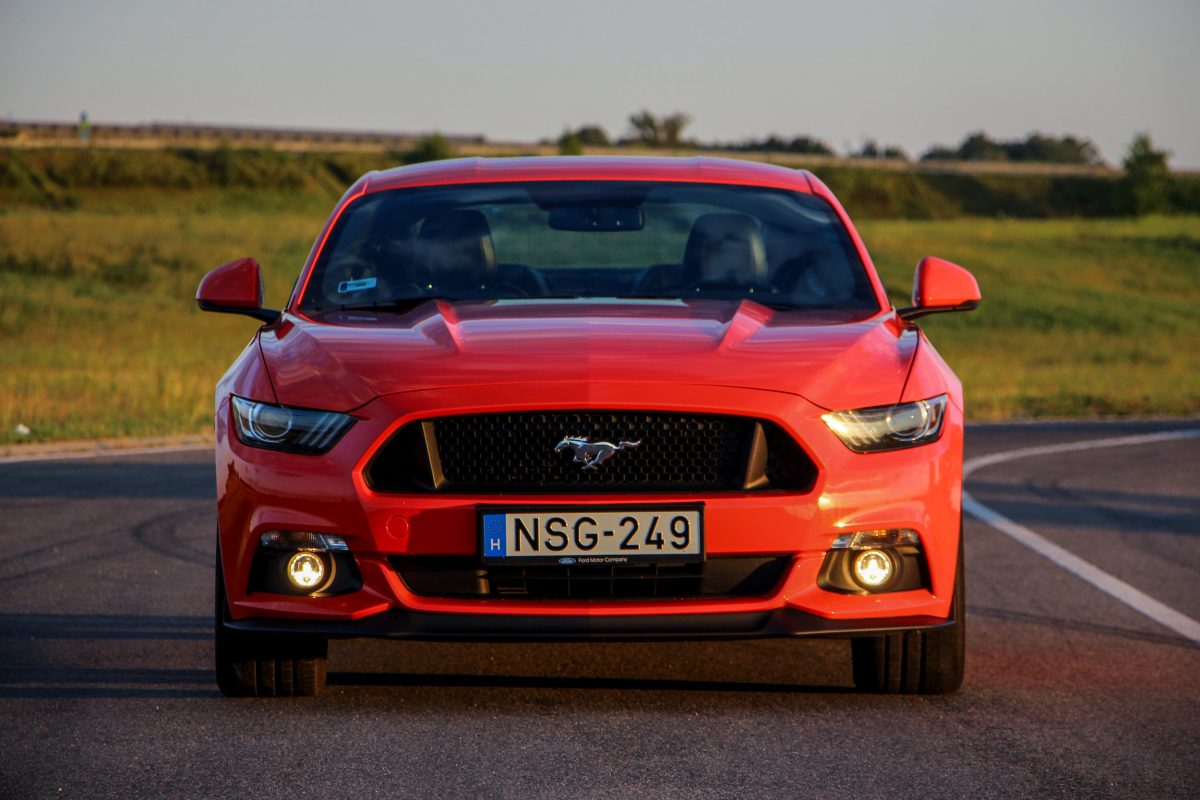 FORD MUSTANG