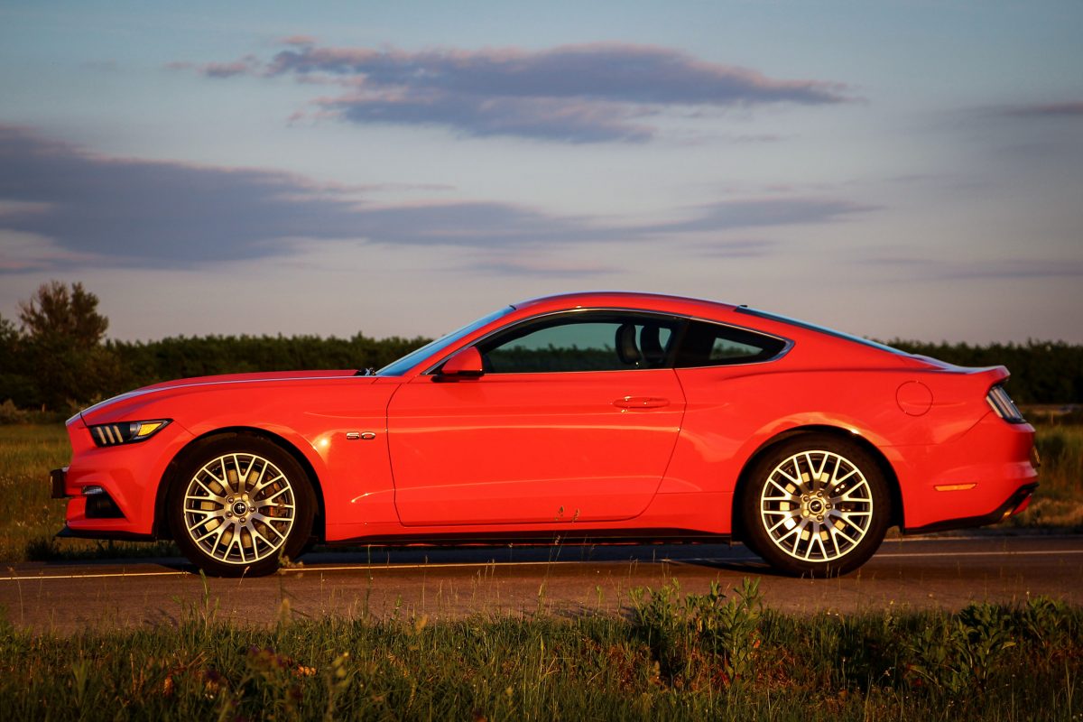 FORD MUSTANG