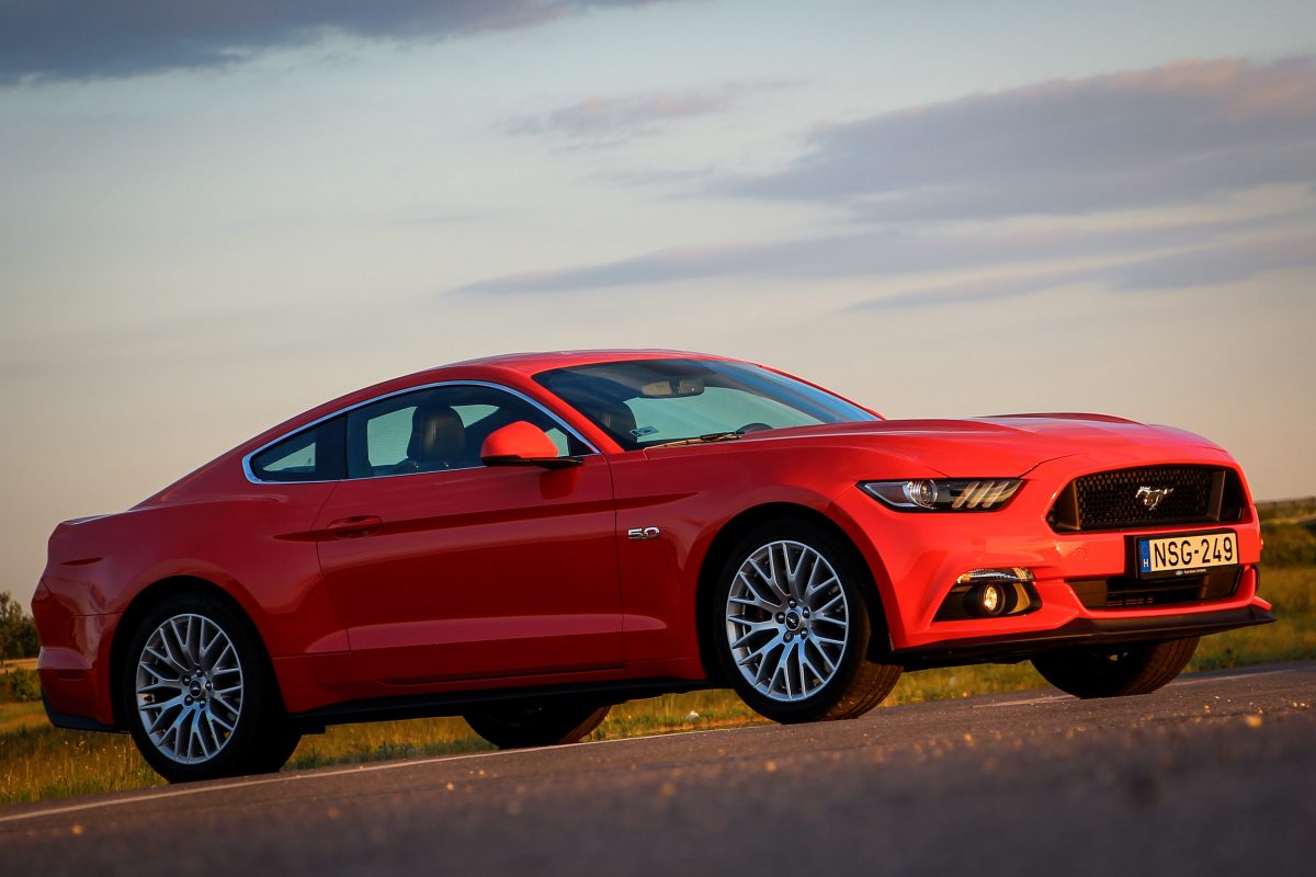 FORD MUSTANG