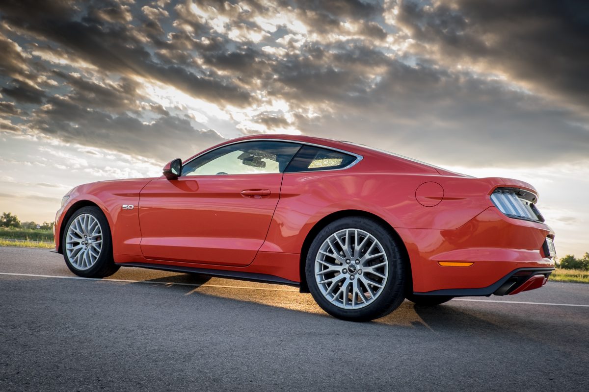 FORD MUSTANG