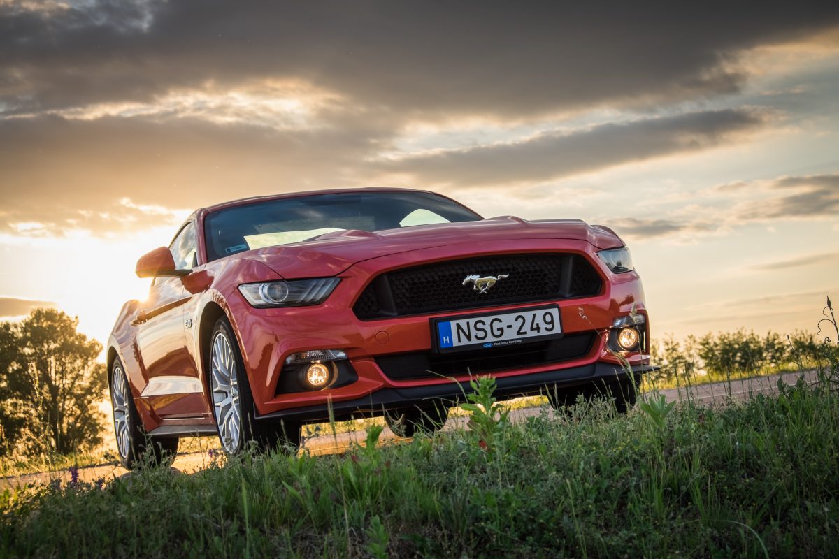 FORD MUSTANG