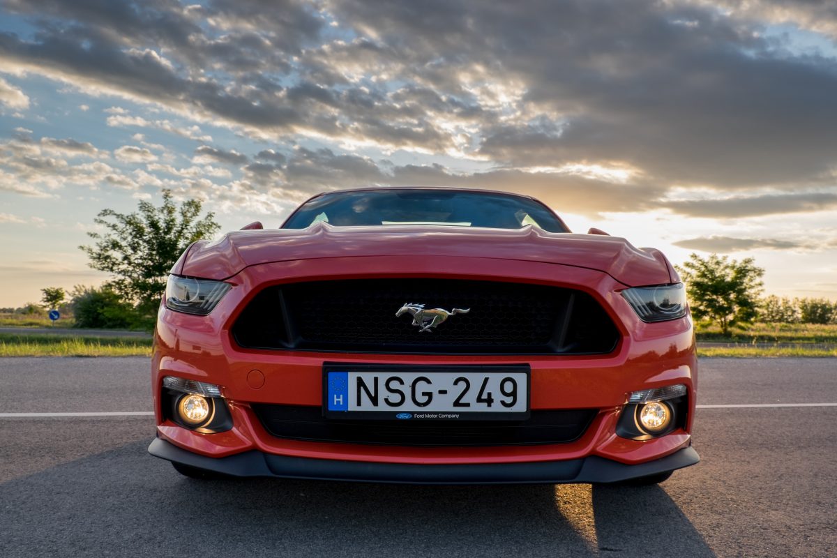 FORD MUSTANG