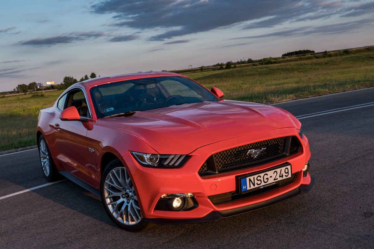 FORD MUSTANG