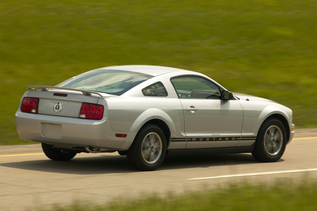 FORD MUSTANG