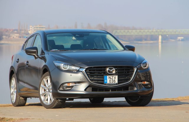 Apukám világa? Mazda3 Sedan G120 Automata