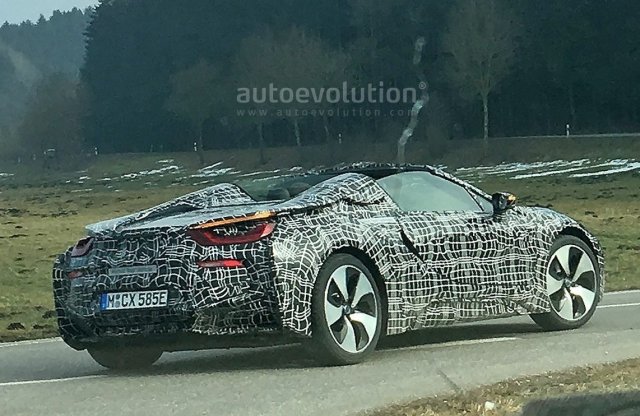 Tető nélkül mutatkozott a BMW i8