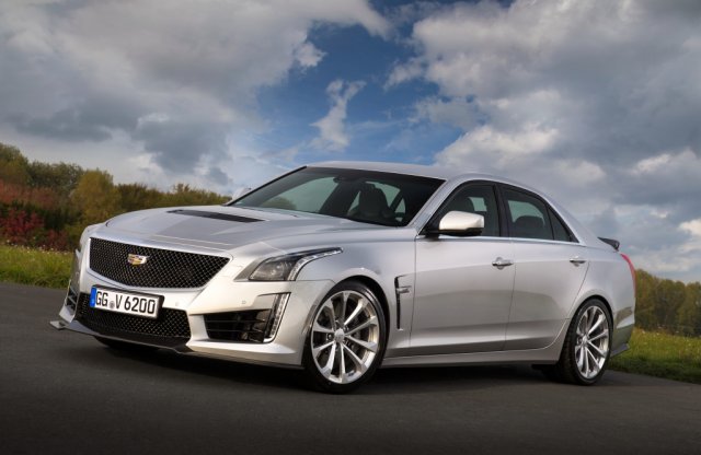 Így zúzza le a gyári csóka a Cadillacet