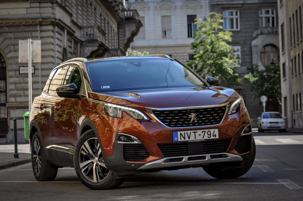 PEUGEOT 3008