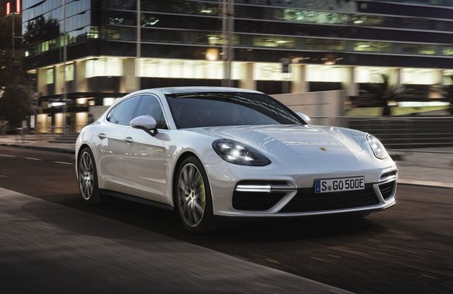 Hibrid lesz a legerősebb Porsche Panamera