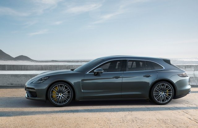 Itt az igazán púpos Porsche Panamera