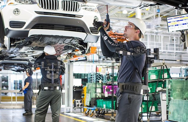 Embereit robotizálja gyártósorain a BMW