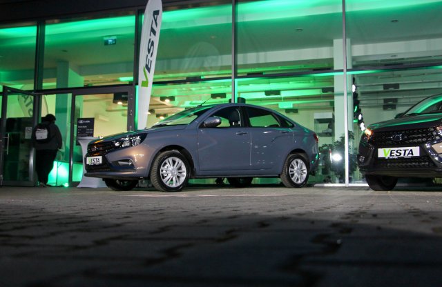 Fullextrával vették az első Lada Vestákat, nem is keveset