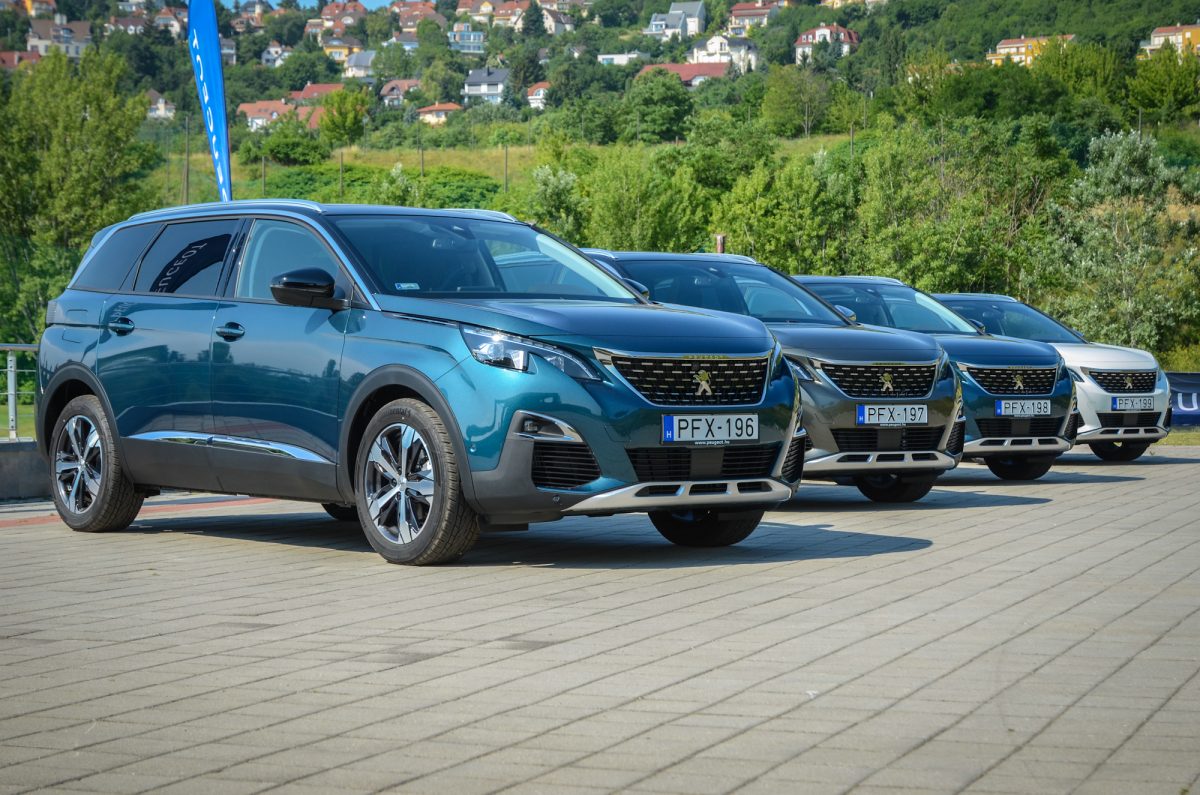 PEUGEOT 5008