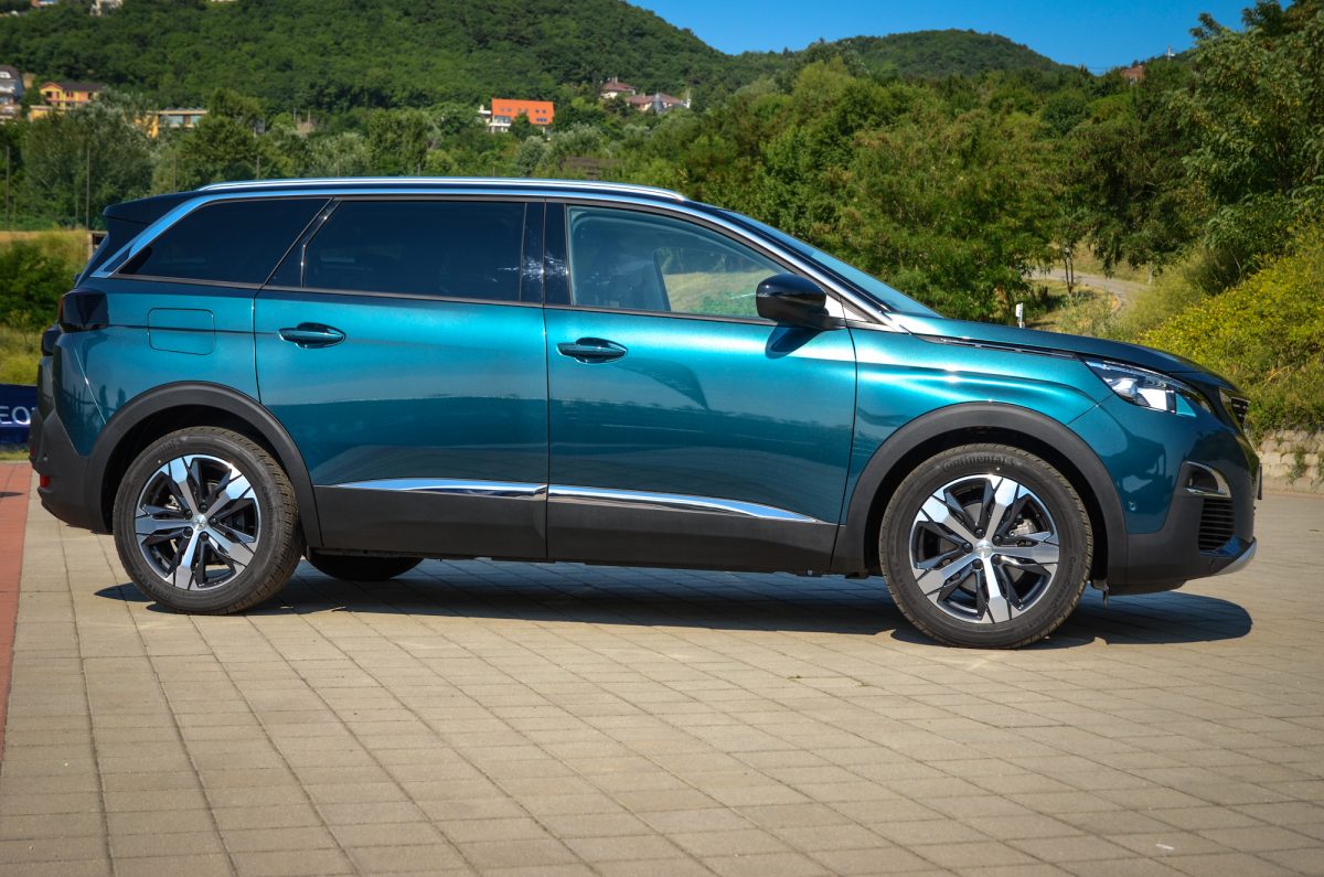 PEUGEOT 5008