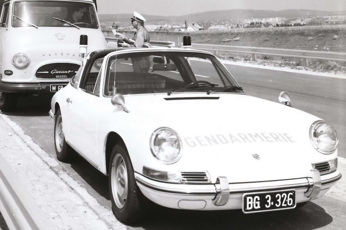 PORSCHE 911