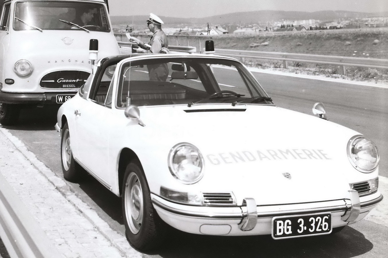 Porschevel Kergetnek Az Osztrak Rendorok Autonavigator Hu