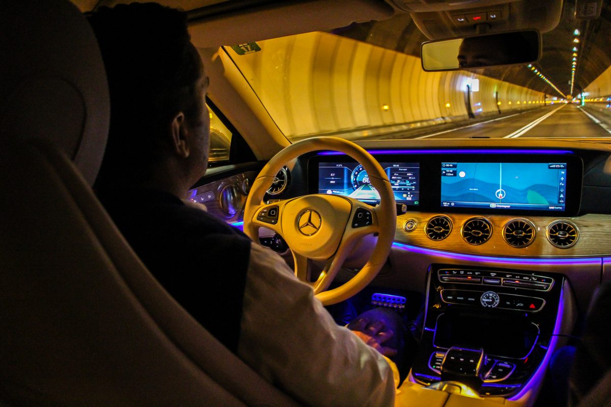 MERCEDES-BENZ E-OSZTÁLY