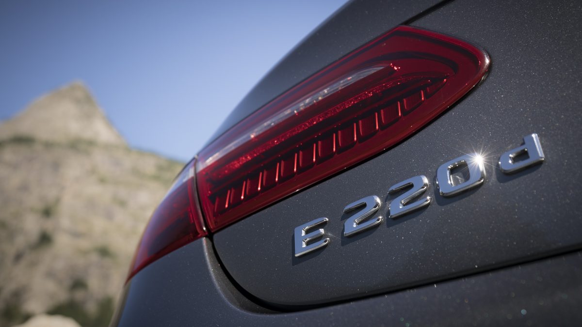 MERCEDES-BENZ E-OSZTÁLY