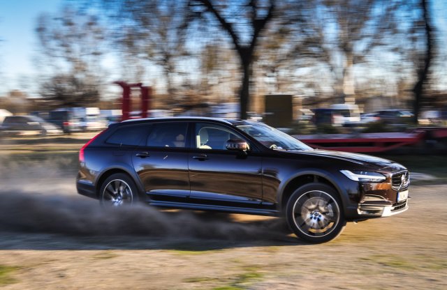 Vad igényesség – Volvo V90 Cross Country teszt