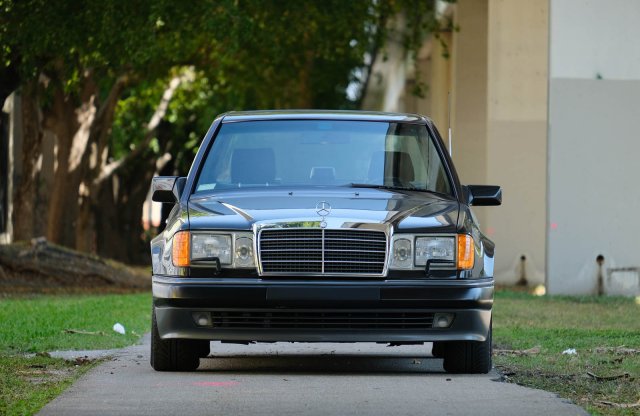 Tökéletes állapotú Mercedes 500 E az árverésen